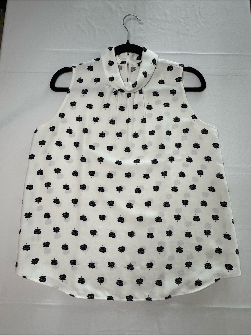 Ann Taylor White Sleeveless Mock Neck Top with Black Floral Print